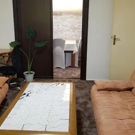 Apartment Apartman Farah *