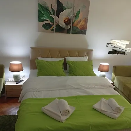 Farah Apartman *