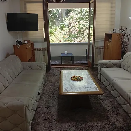 Farah Apartman *
